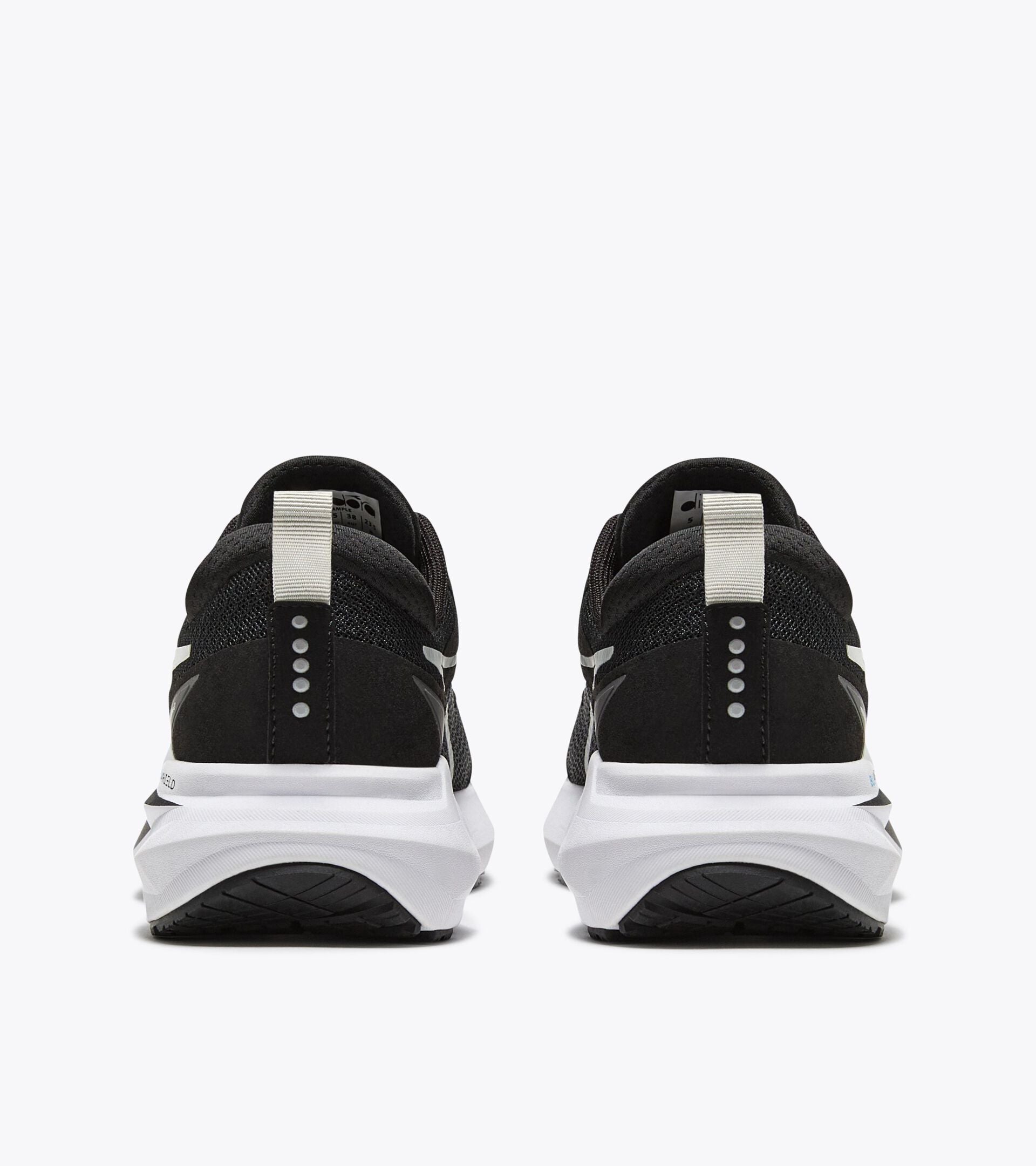 Diadora Mythos Blushield Vigore 3 W Black/White (C7406)