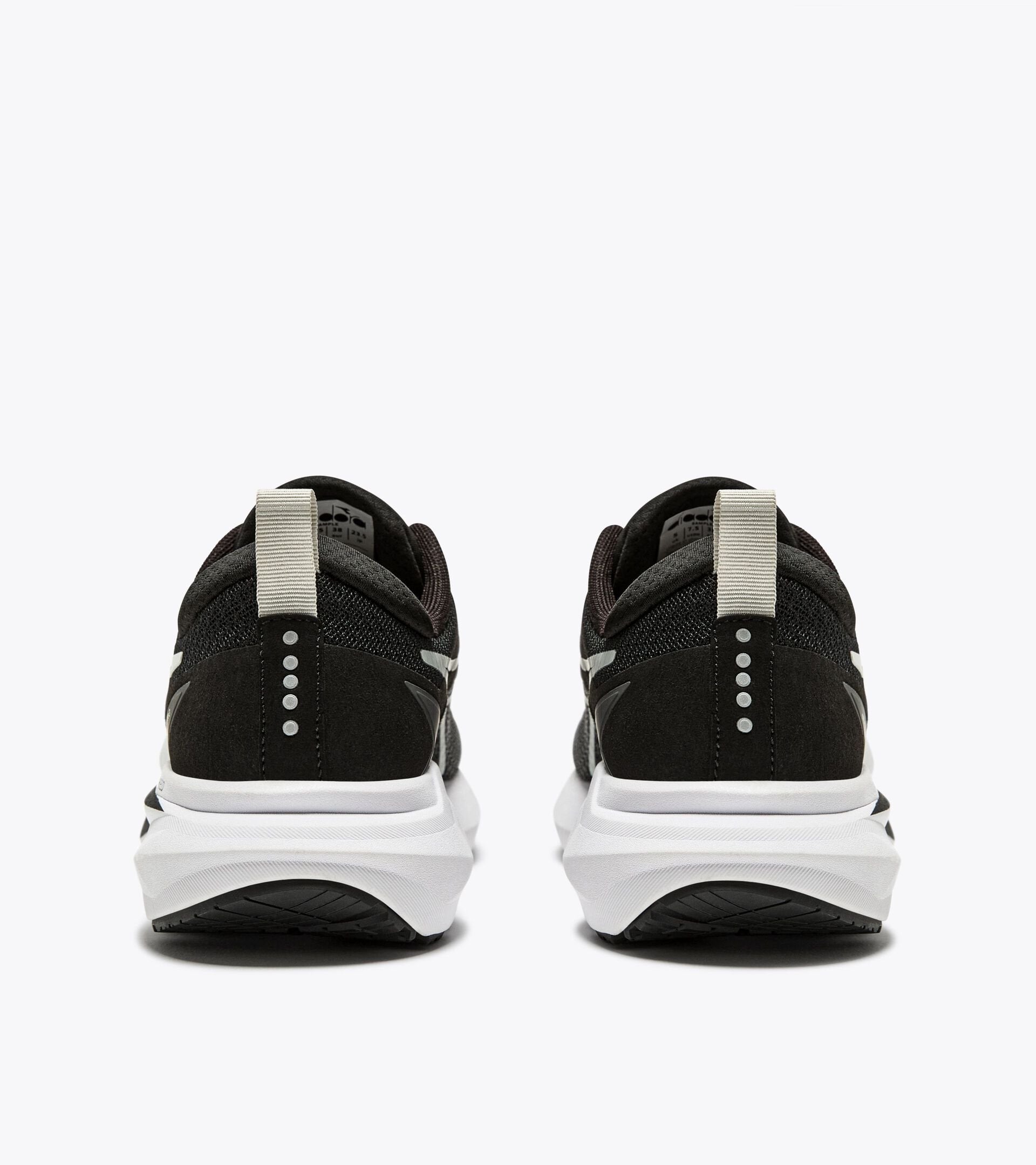 Diadora Mythos Blushield Vigore 3 Wide W Black/White (C7406)