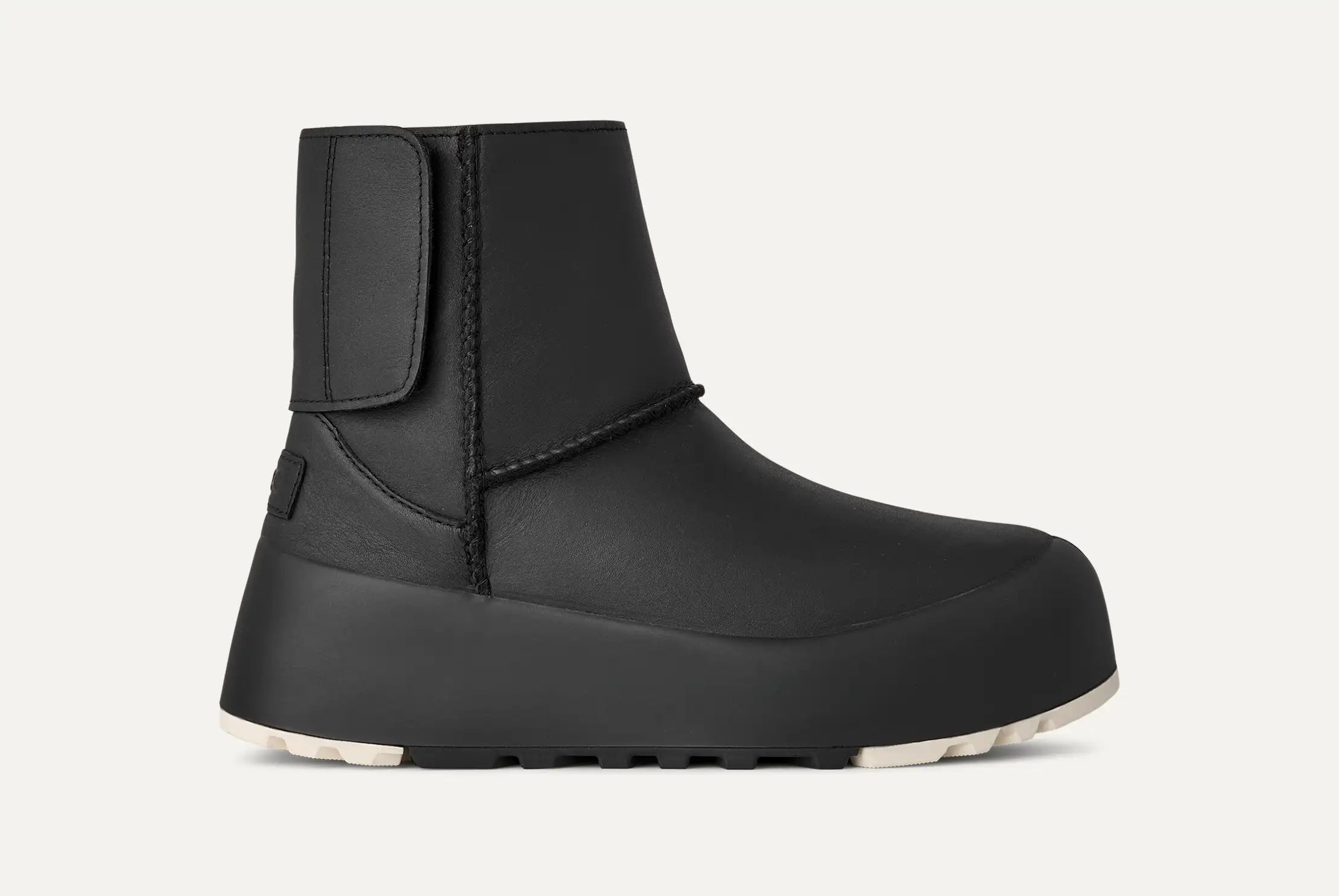 Ugg Classic Streetscape Leather Black / Jasmine