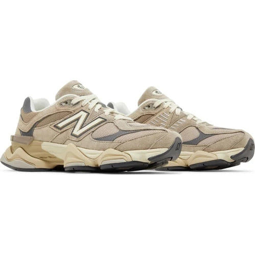 Beige New Balance sneakers with chunky sole, mesh and suede accents, side logo, streetwear style