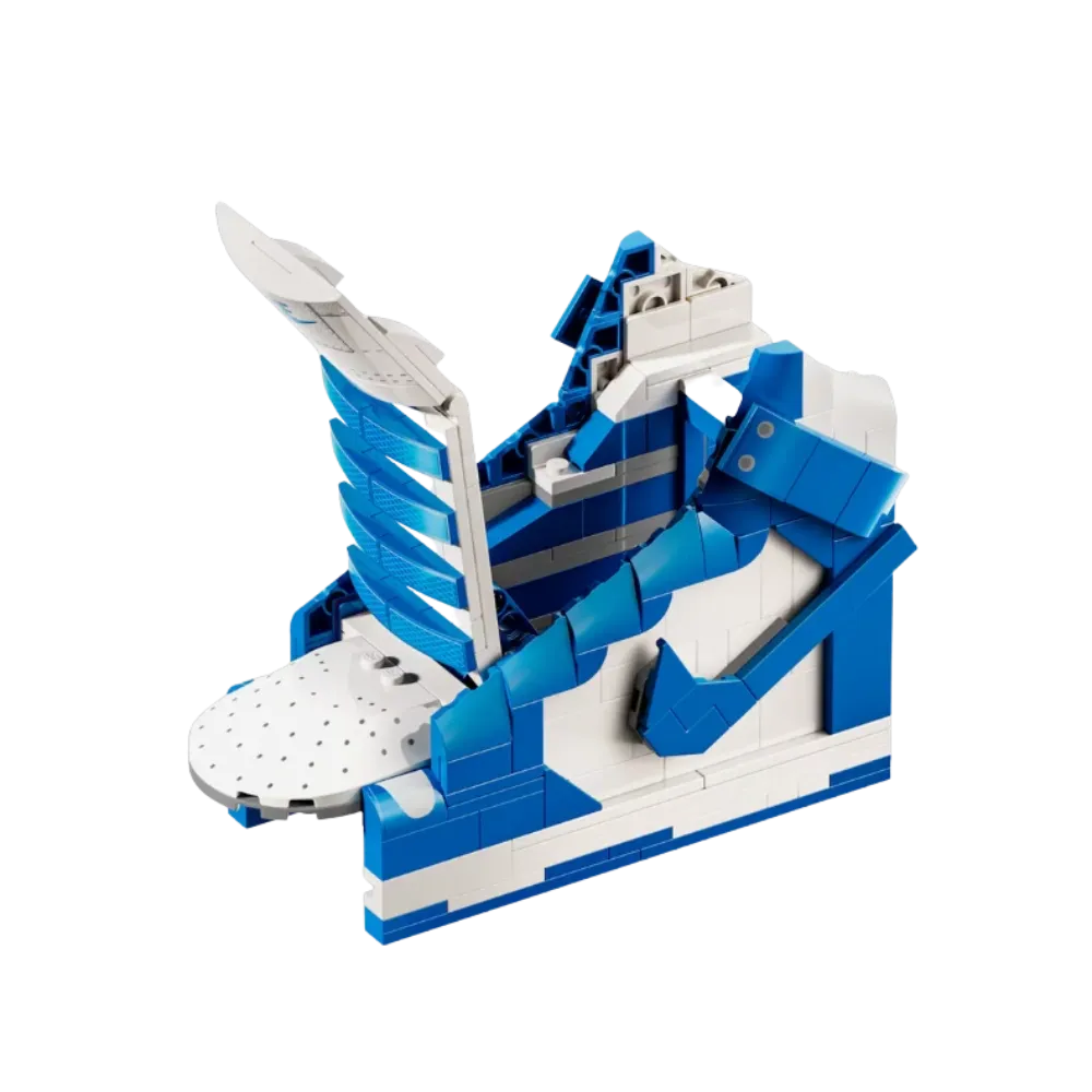 Nike Dunk x LEGO Set Sneaker-Building Kit with Exclusive Minifigure