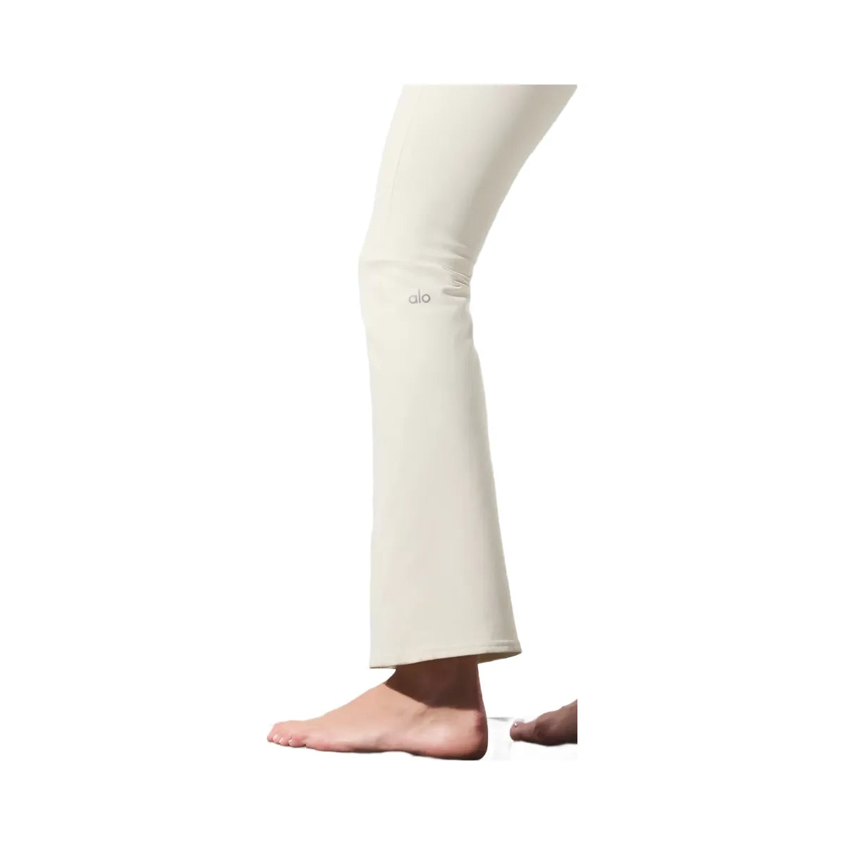 Alo Women's Airbrush High-Waist 7/8 Bootcut Legging - Ivory