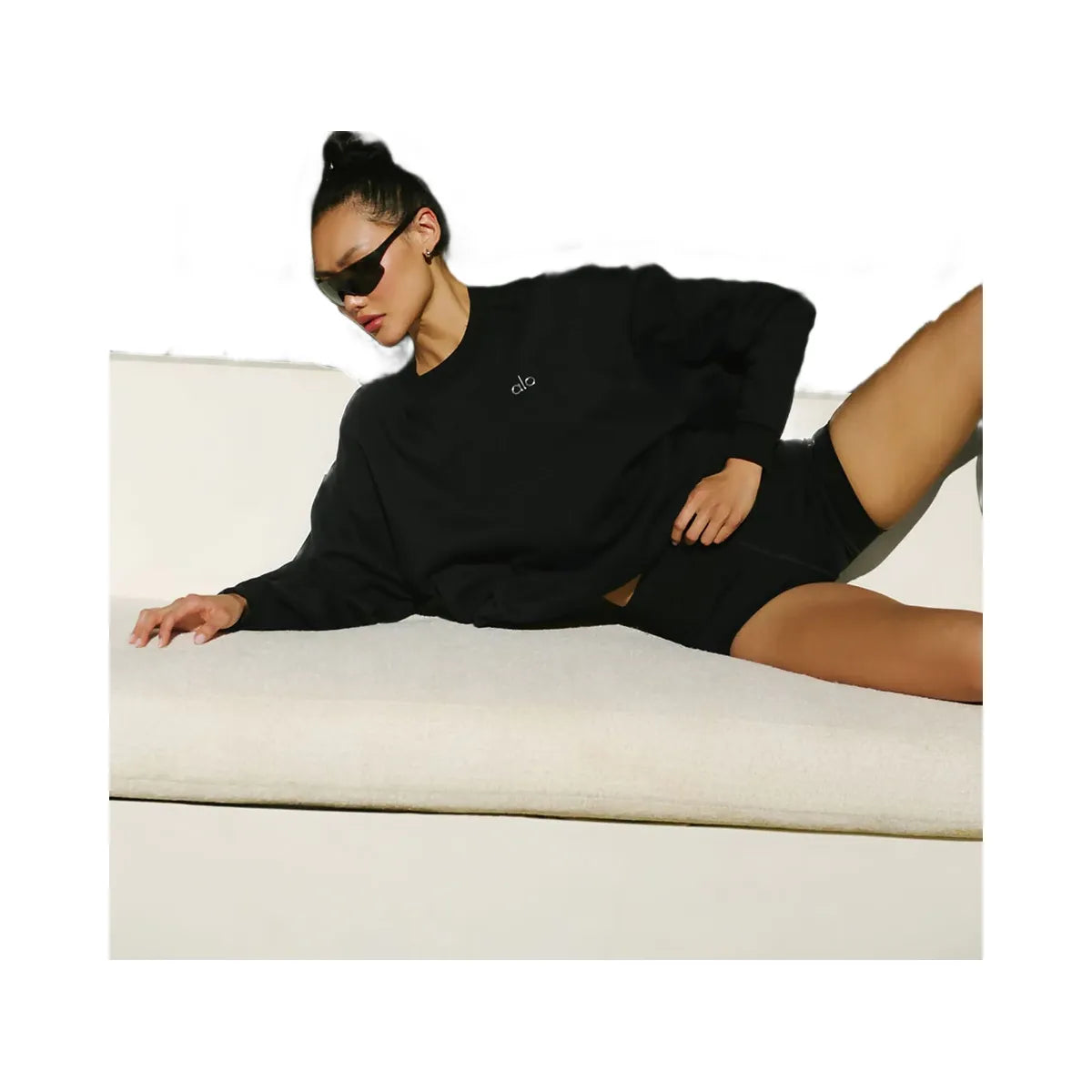 Alo Women's Accolade Crew Neck Pullover - Black