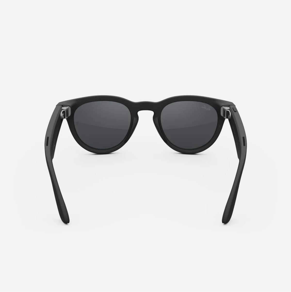 Black round-frame sunglasses with dark lenses, modern streetwear accessory on white background.