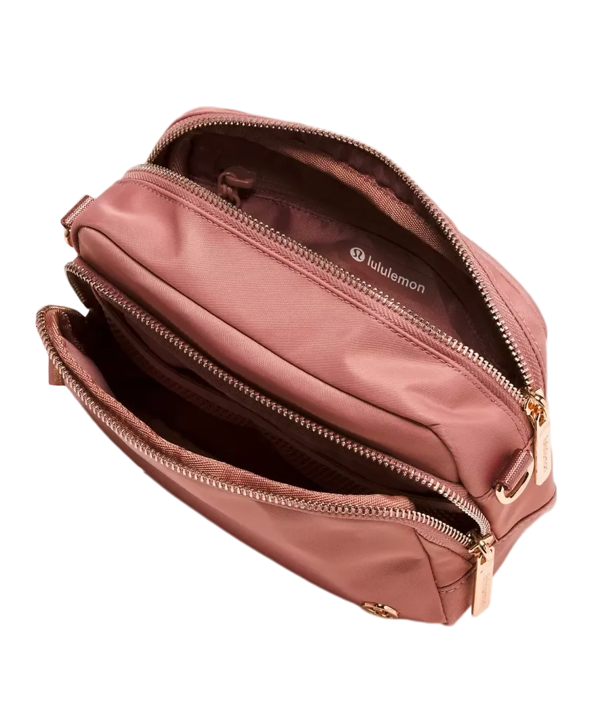 Lululemon Everywhere Crossbody Bag 2L Metal Hardwar Spiced Chai/Rose Gold