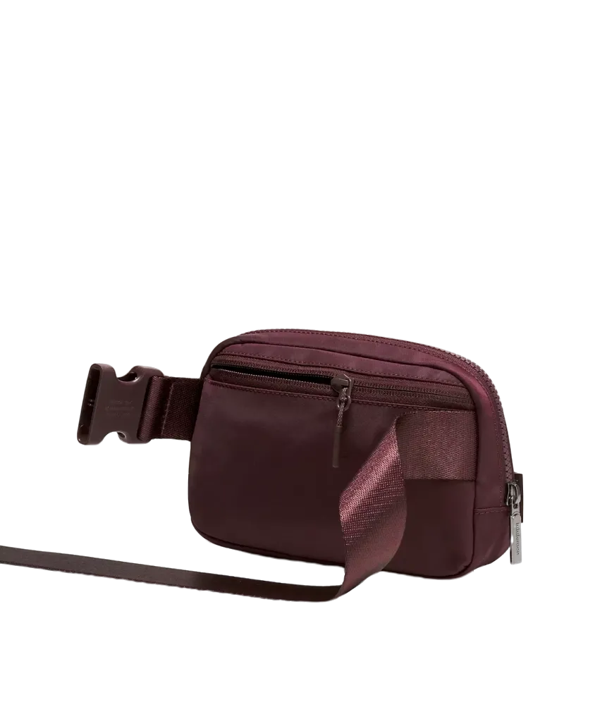 Lululemon Everywhere Belt Bag 1L Goodnight Plum