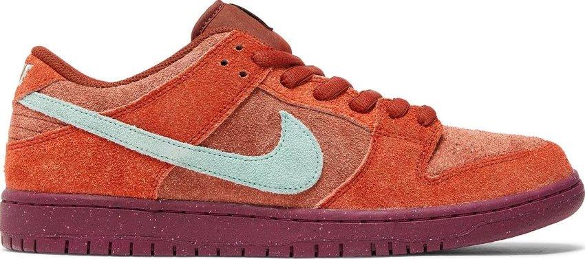 SB DUNK MYSTIC RED AND ROSEWOOD