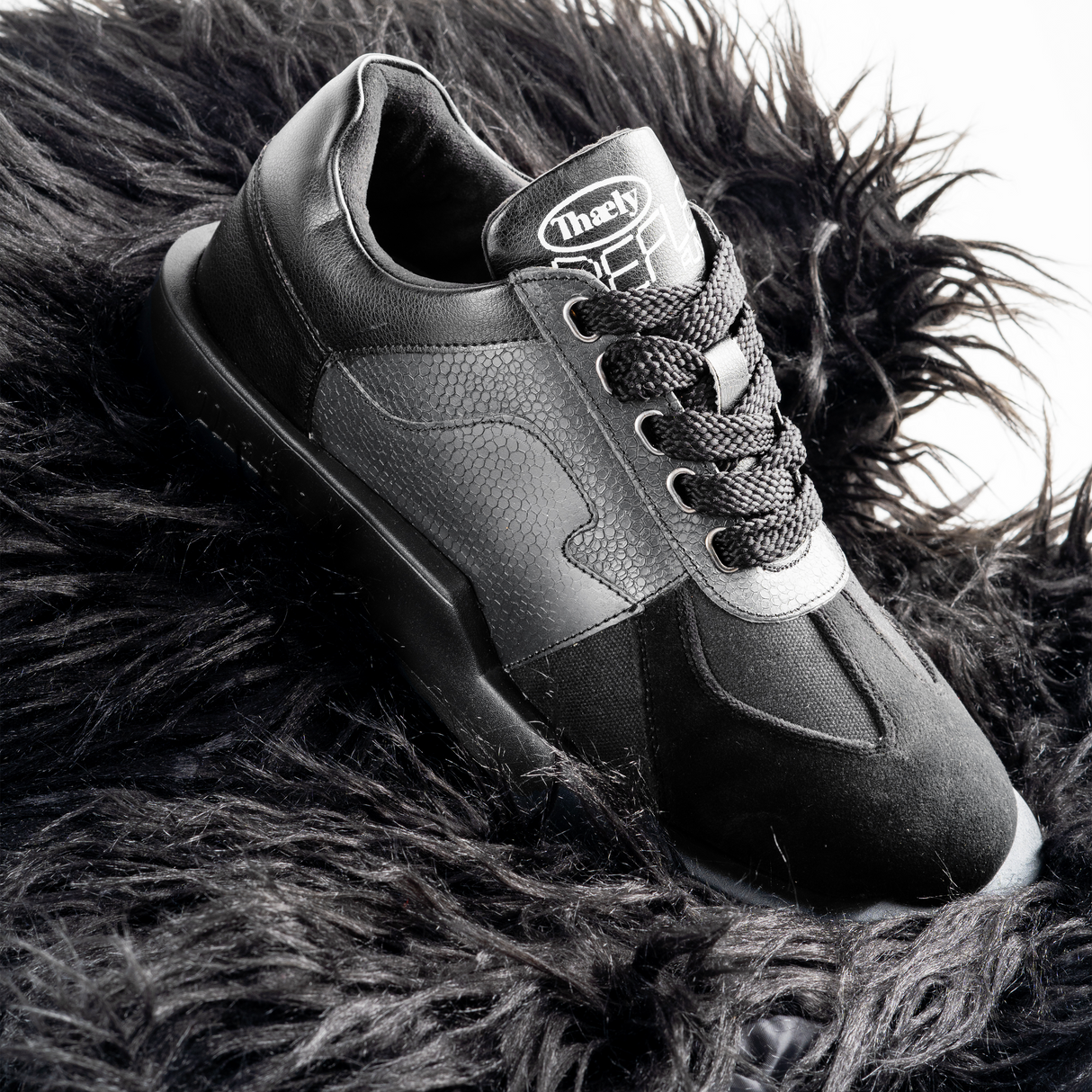 Black Vulture Reflex Runnner | Sustainable Runners