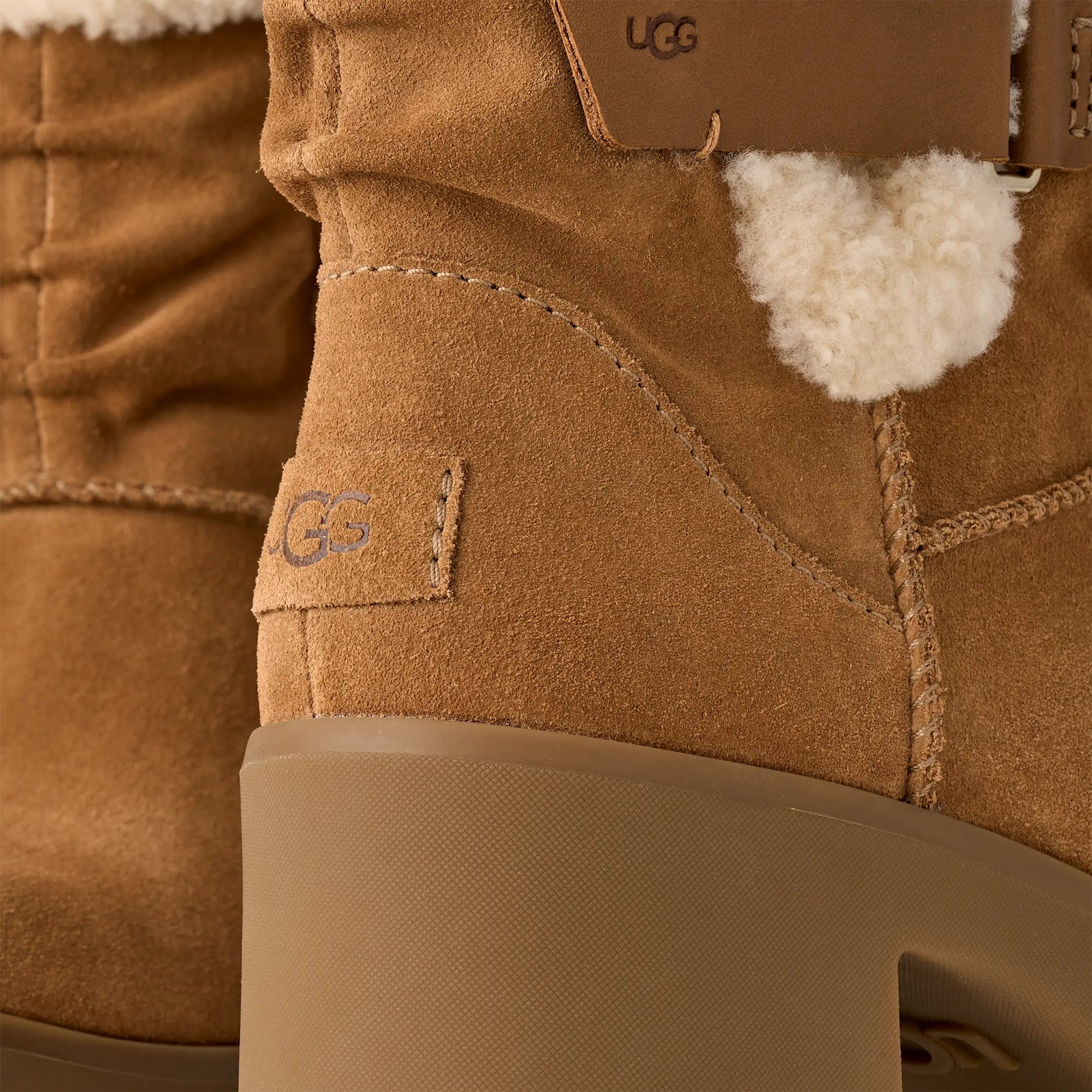 Ugg Moxy Pull On Chestnut