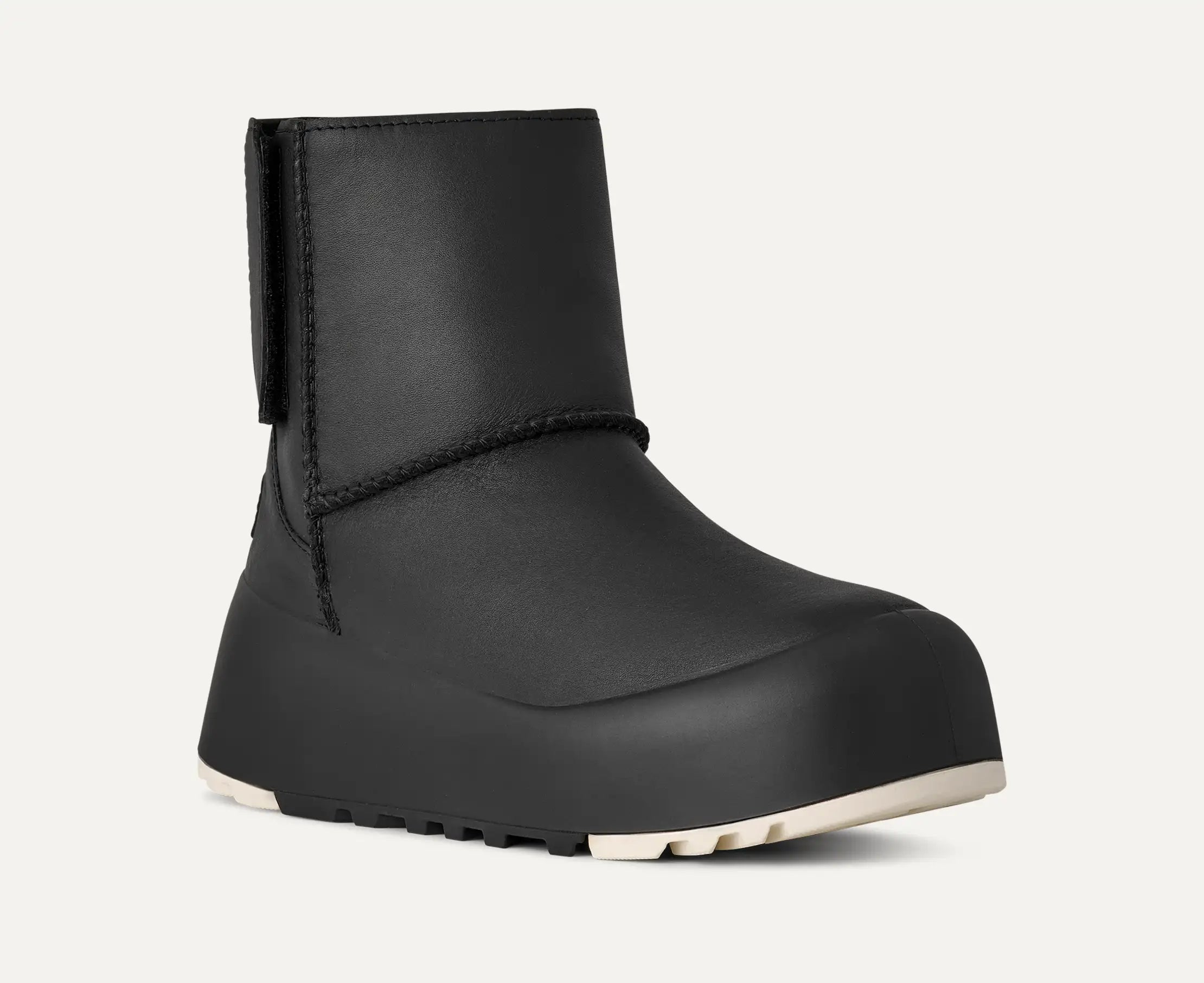 Ugg Classic Streetscape Leather Black / Jasmine