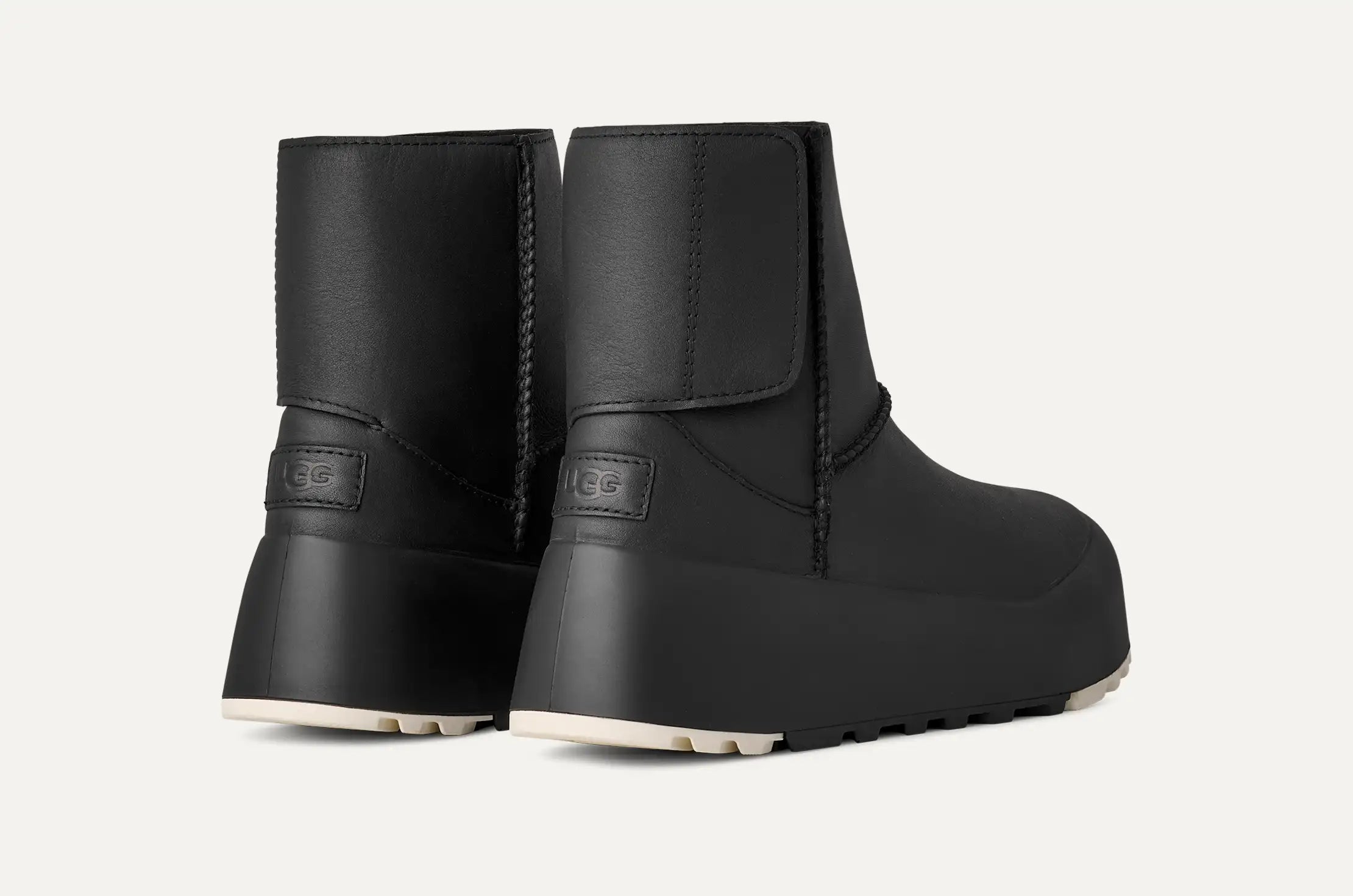 Ugg Classic Streetscape Leather Black / Jasmine