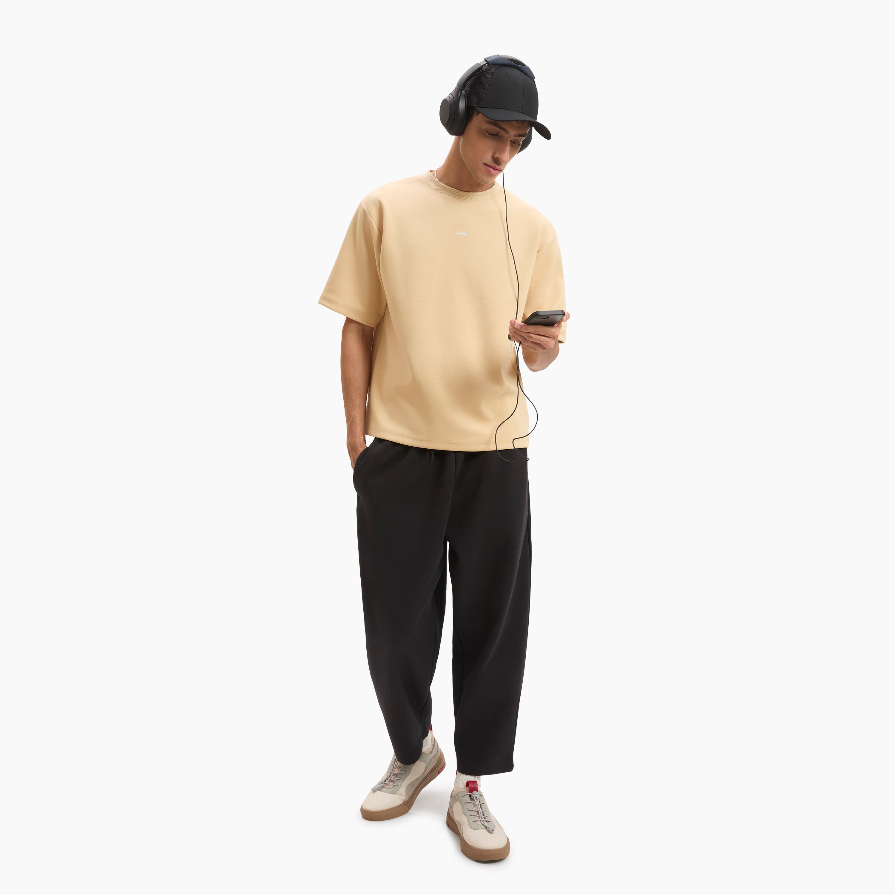 Male | Krish is 6’1 and wearing L
