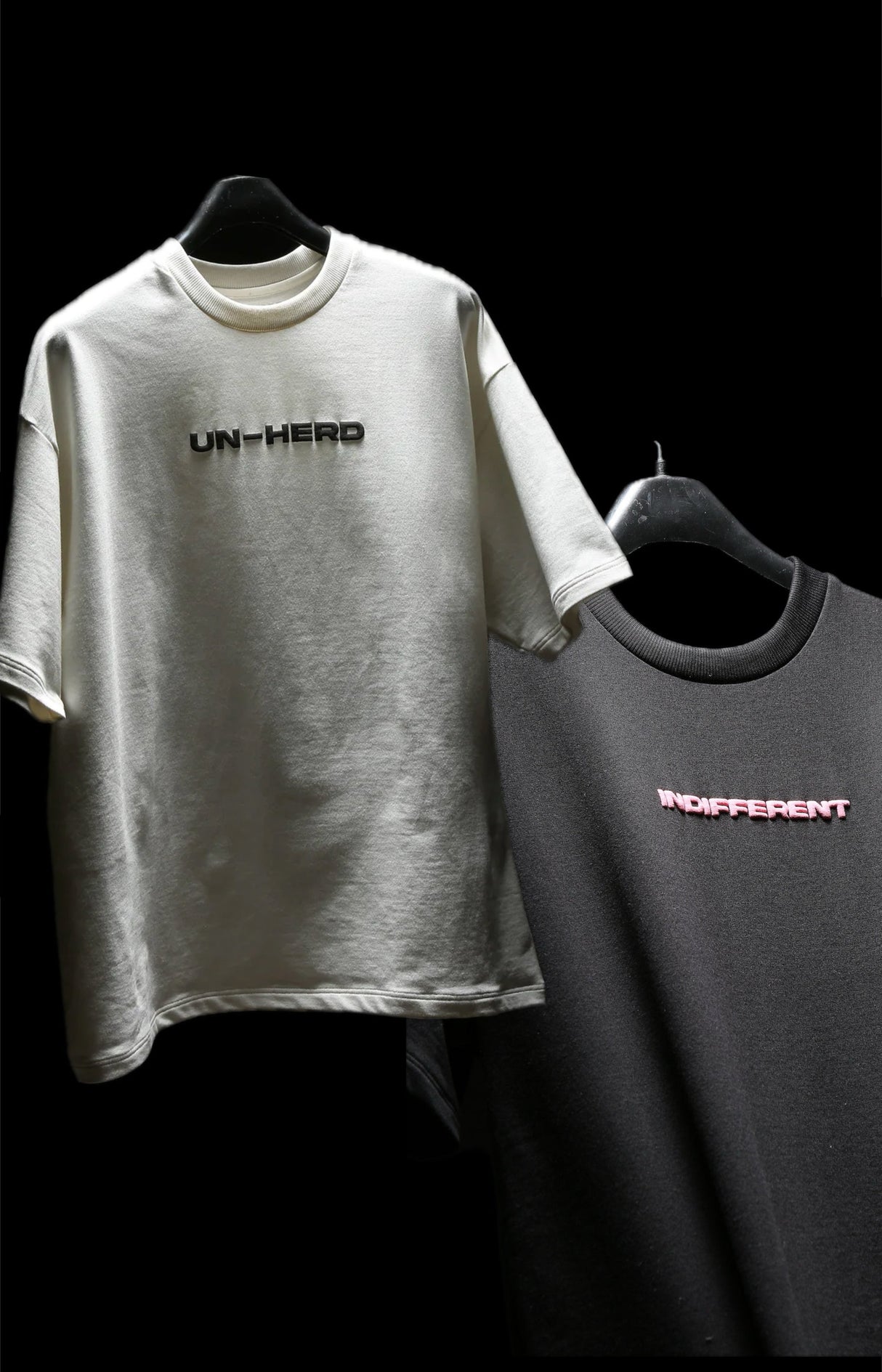 Unherd white indifferent black PACK OF 2