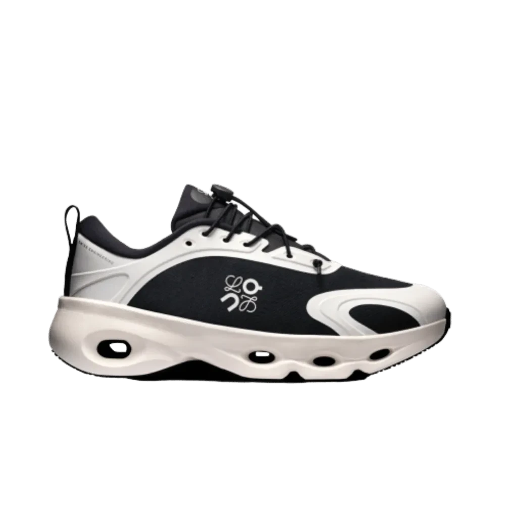 ON Running Cloudsolo Loewe Black Eggshell