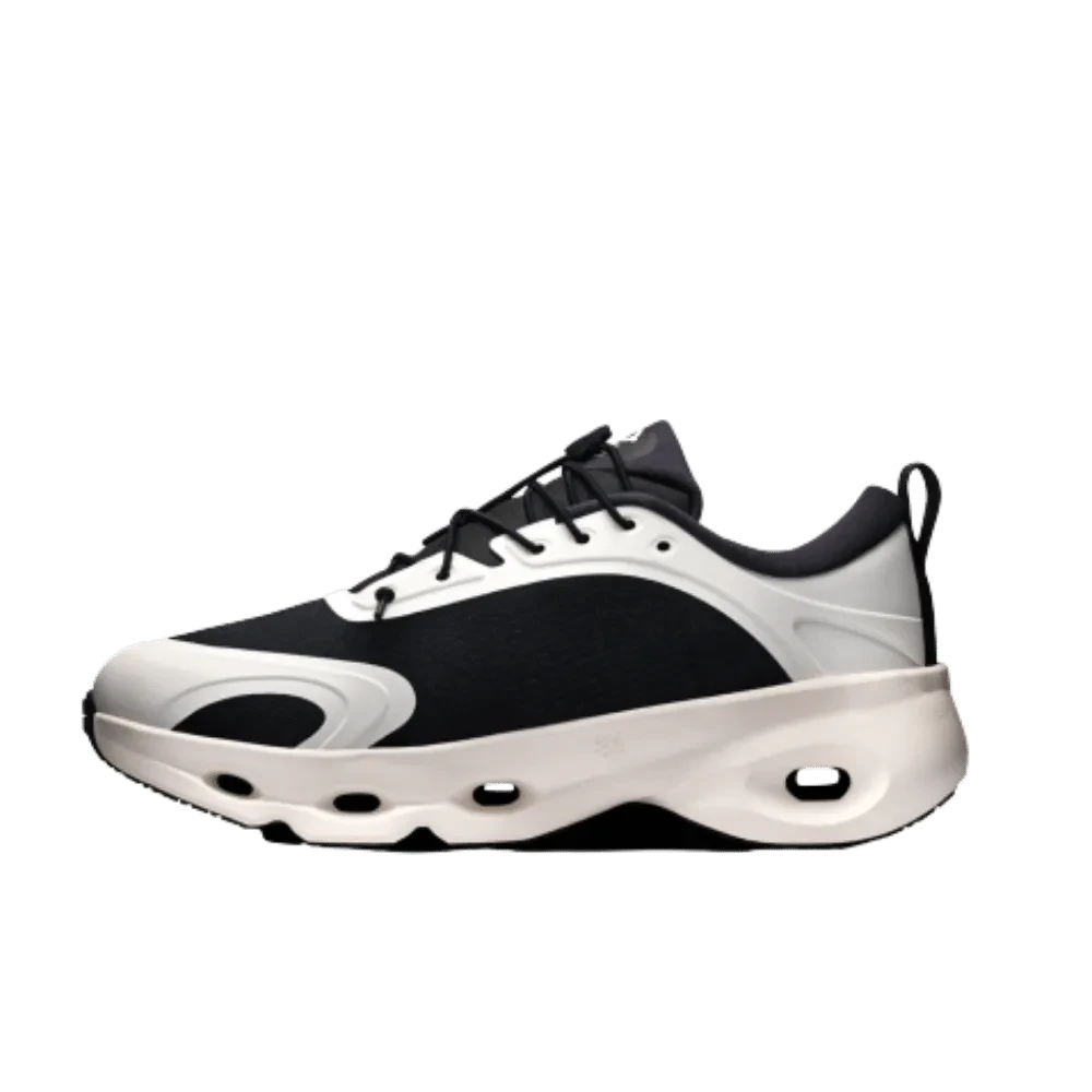 ON Running Cloudsolo Loewe Black Eggshell