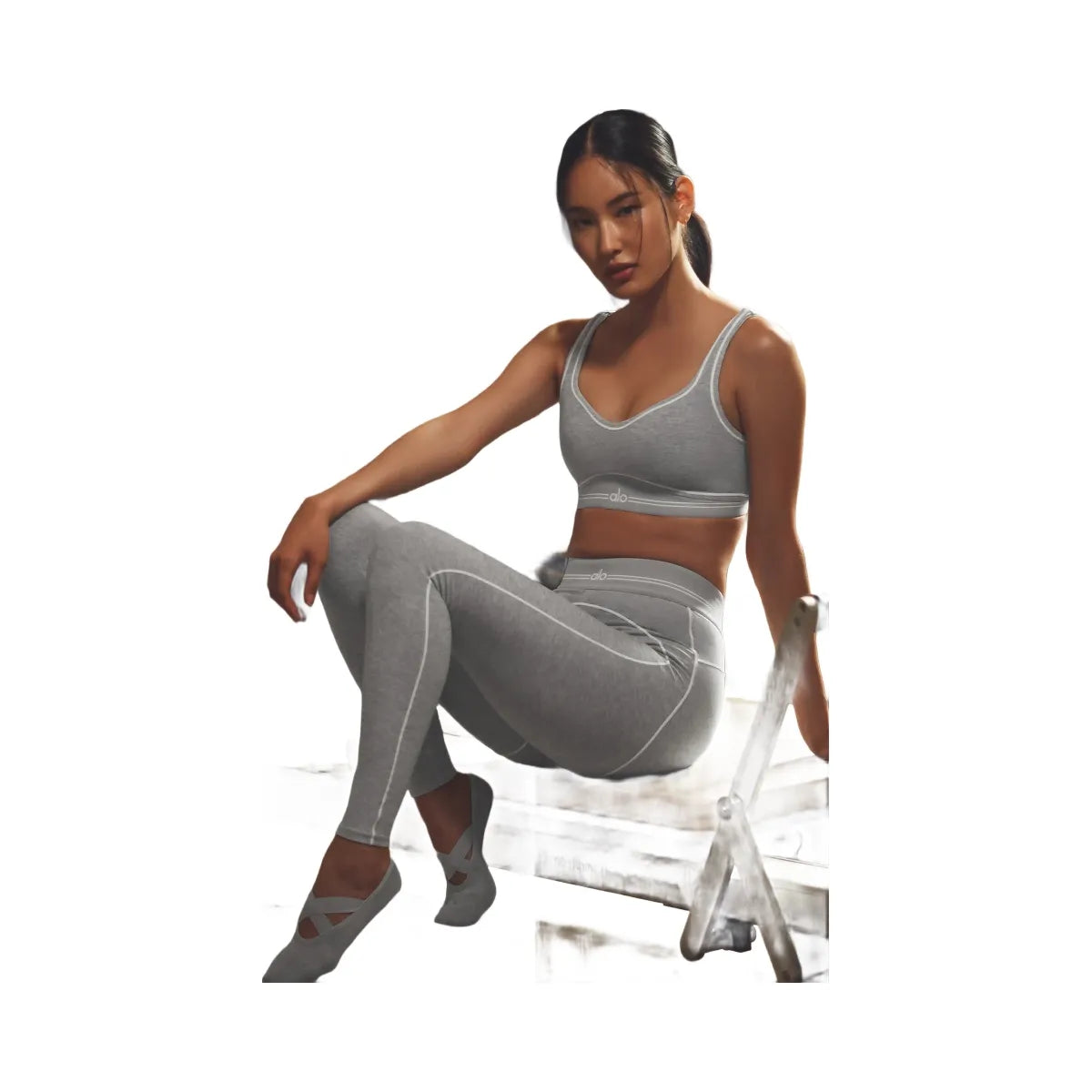 Alo Women's Alosoft Heart Throb Bra - Athletic Heather Grey/White